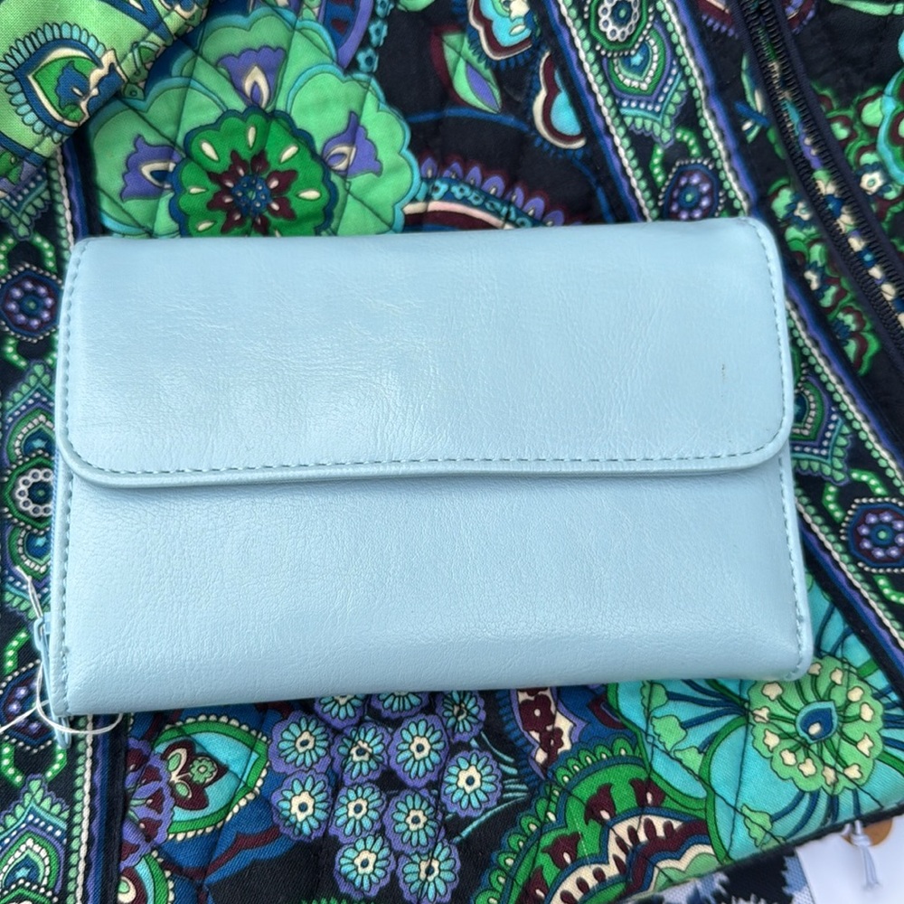 GREAT BUY! TWO PIECES! Nice Vera Bradley tote, excellent condition &Blue wallet!